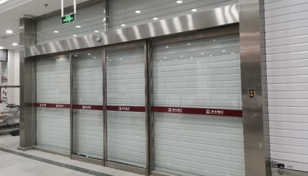 保定某醫(yī)院快速門安裝應(yīng)用