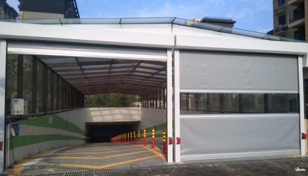 保定某高檔小區(qū)車庫(kù)門安裝展示